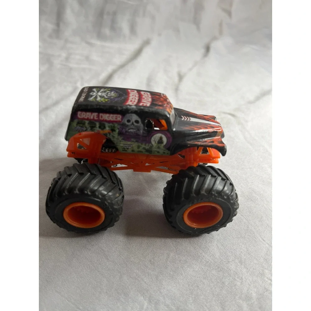 Hot Wheels Toys Monster Truck Lot Grave Digger‎ Vette Multicolor 1:64 3pc Set